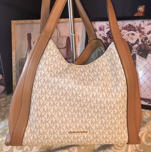 Michael Kors Rosemary Large Logo Shoulder Bag 3 Compartment Like New